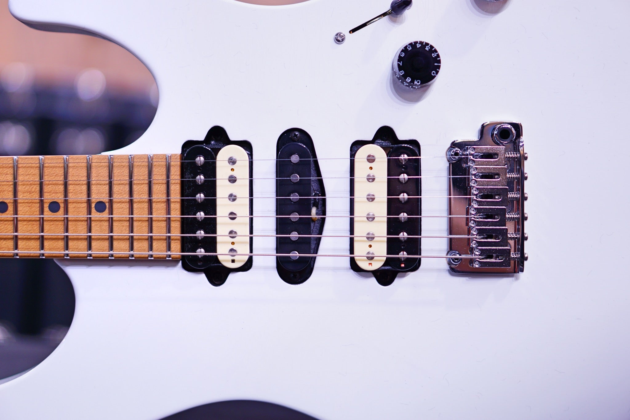 Suhr Modern antique olympic white Hiend spec 67463 - HIENDGUITAR SUHR GUITAR