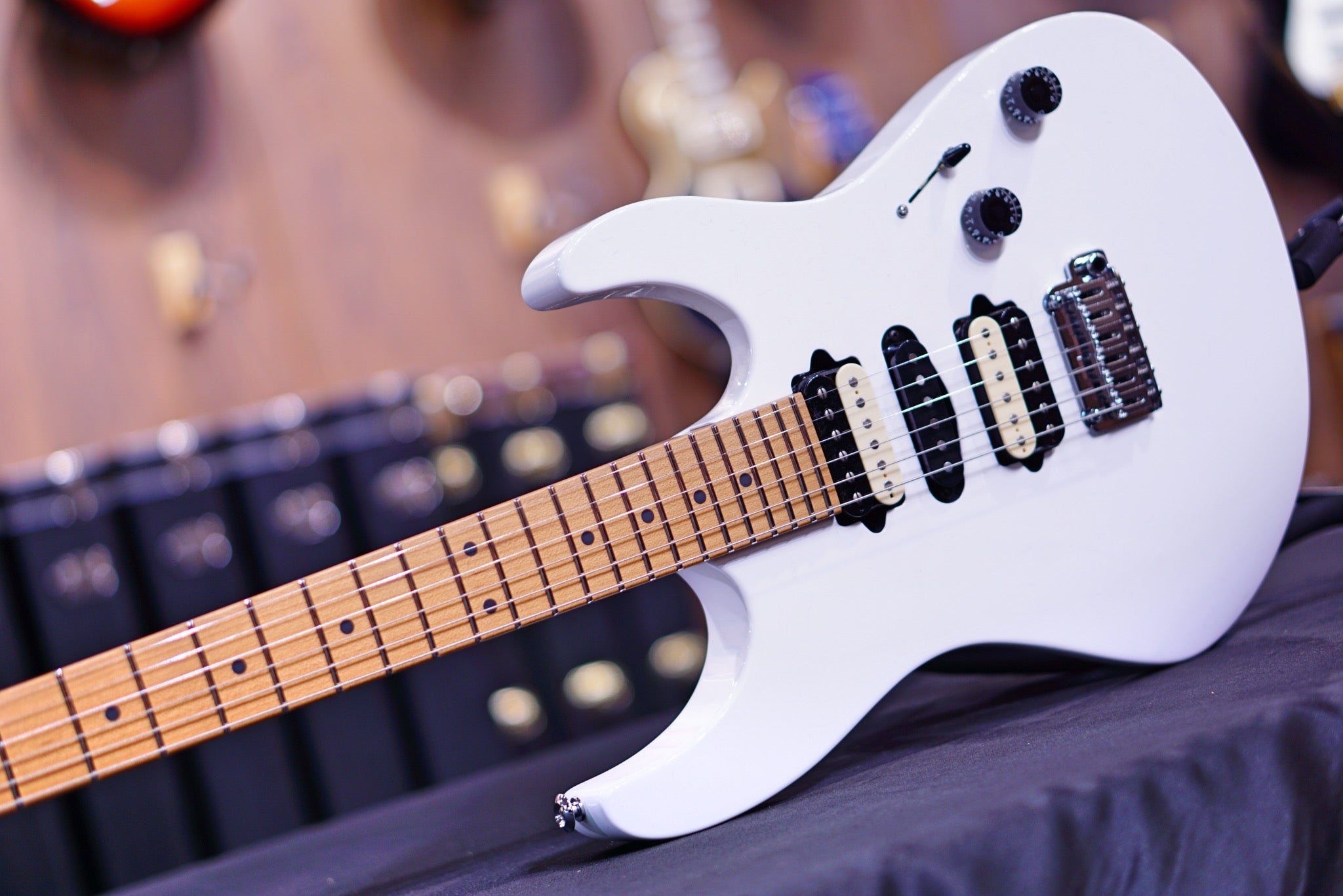 Suhr Modern antique olympic white Hiend spec 67463 - HIENDGUITAR SUHR GUITAR