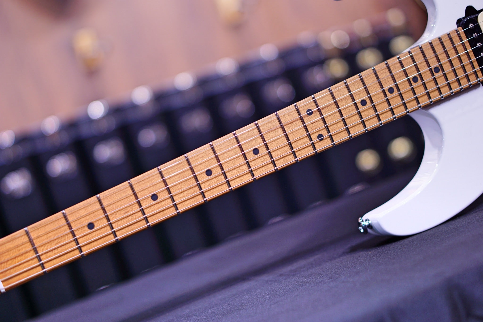 Suhr Modern antique olympic white Hiend spec 67463 - HIENDGUITAR SUHR GUITAR