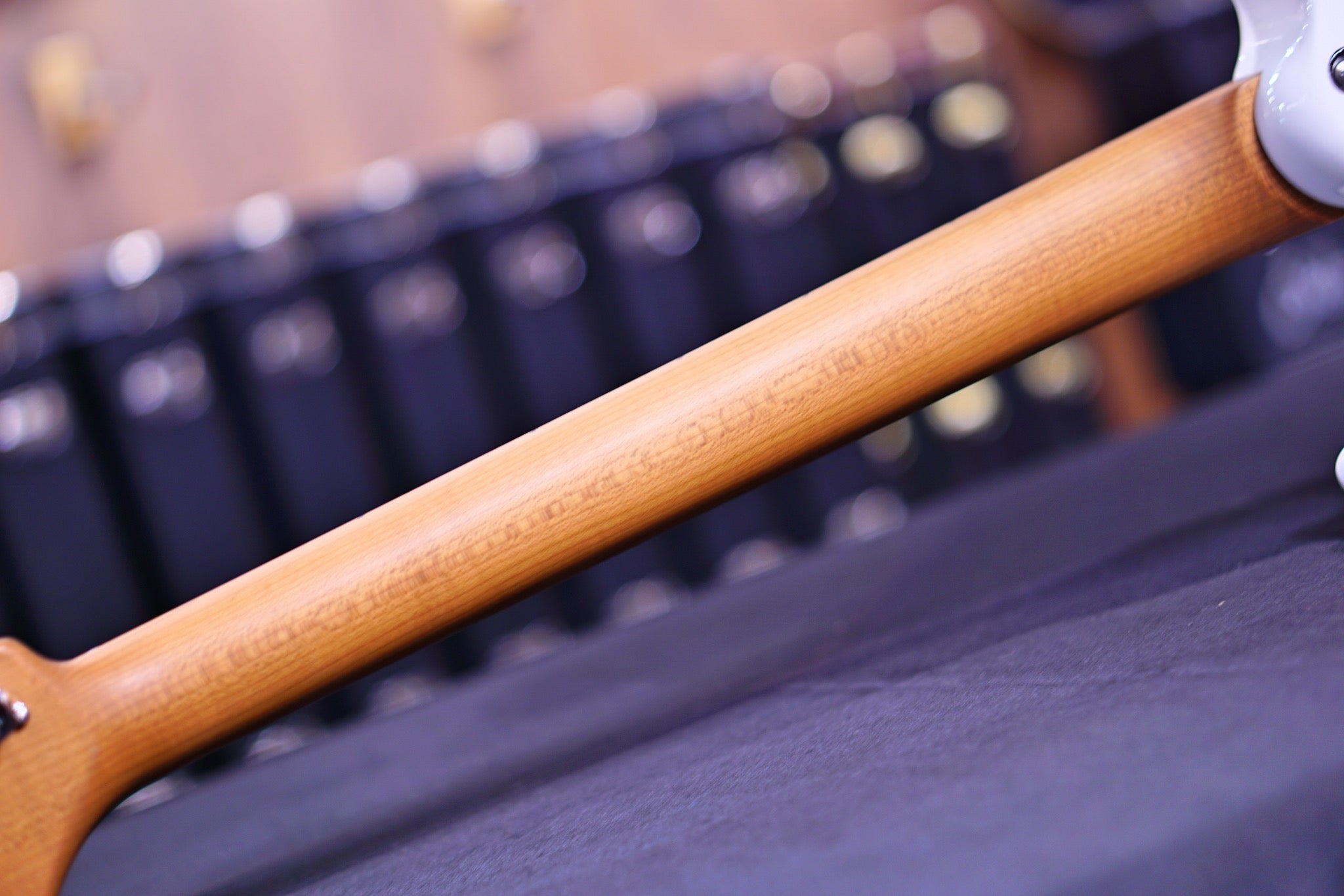 Suhr Modern antique olympic white Hiend spec 67463 - HIENDGUITAR SUHR GUITAR