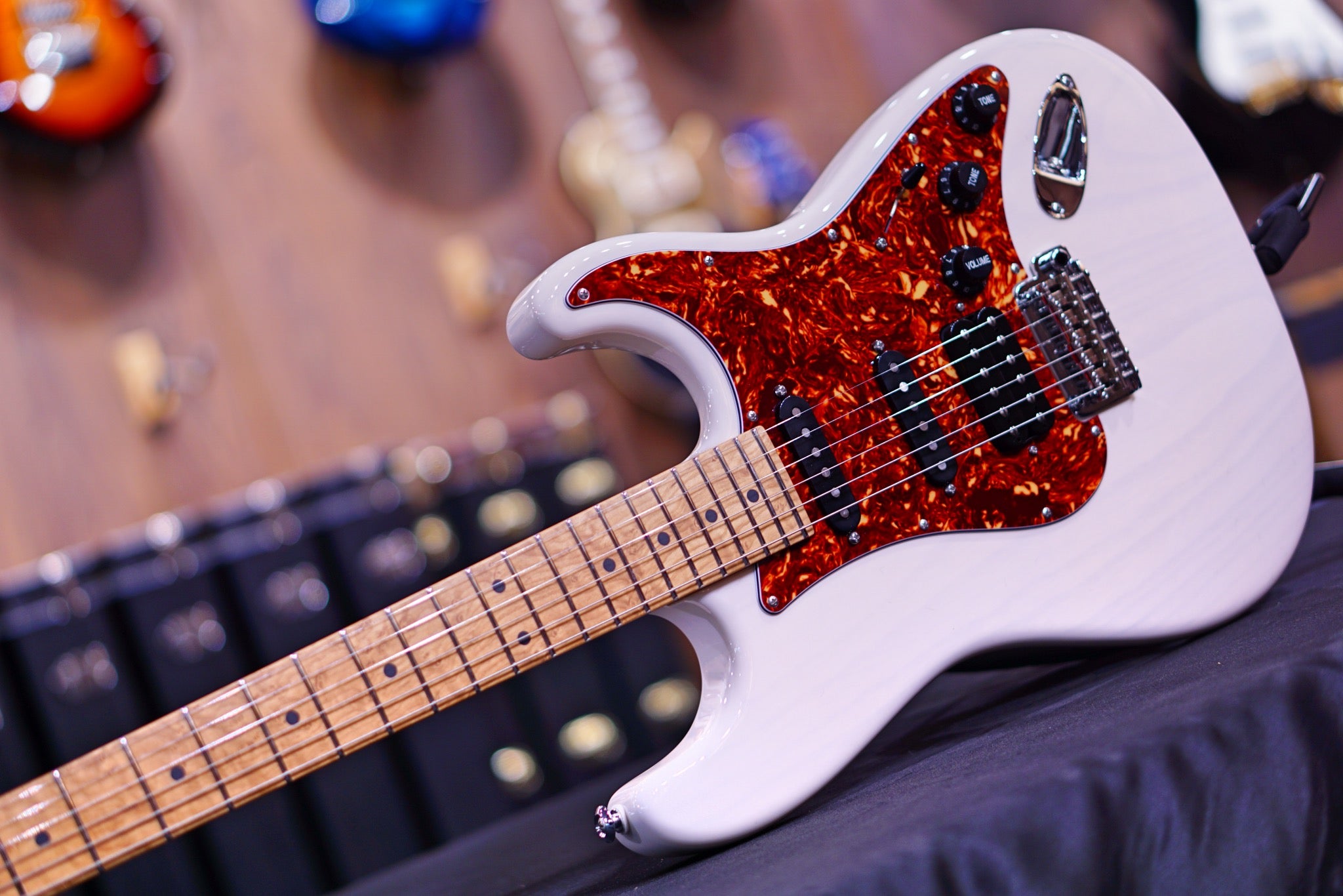 Suhr Classic S Paulownia Trans White 69020 - HIENDGUITAR SUHR GUITAR