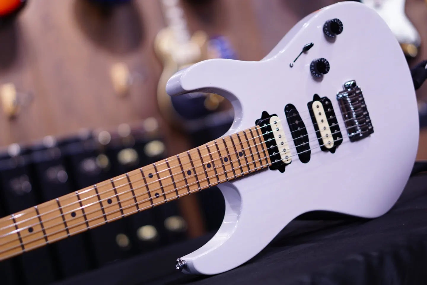 Suhr Modern antique trans white Hiend spec 67469 - HIENDGUITAR SUHR GUITAR