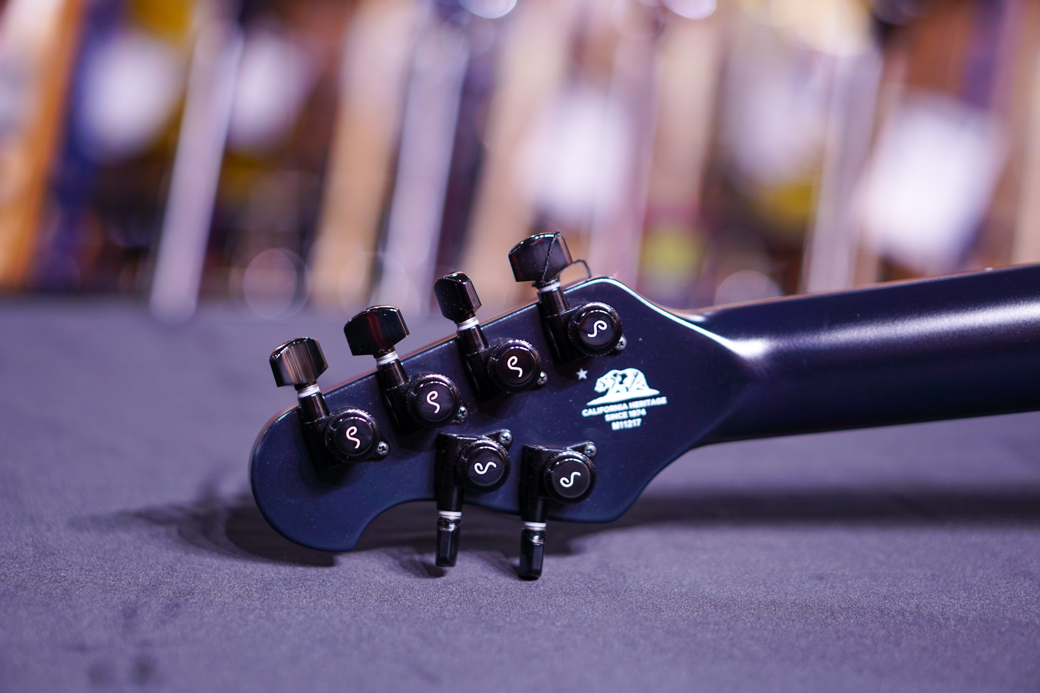 Ernieball musicman majesty JOHN PETRUCCI polar noir - HIENDGUITAR Musicman GUITAR