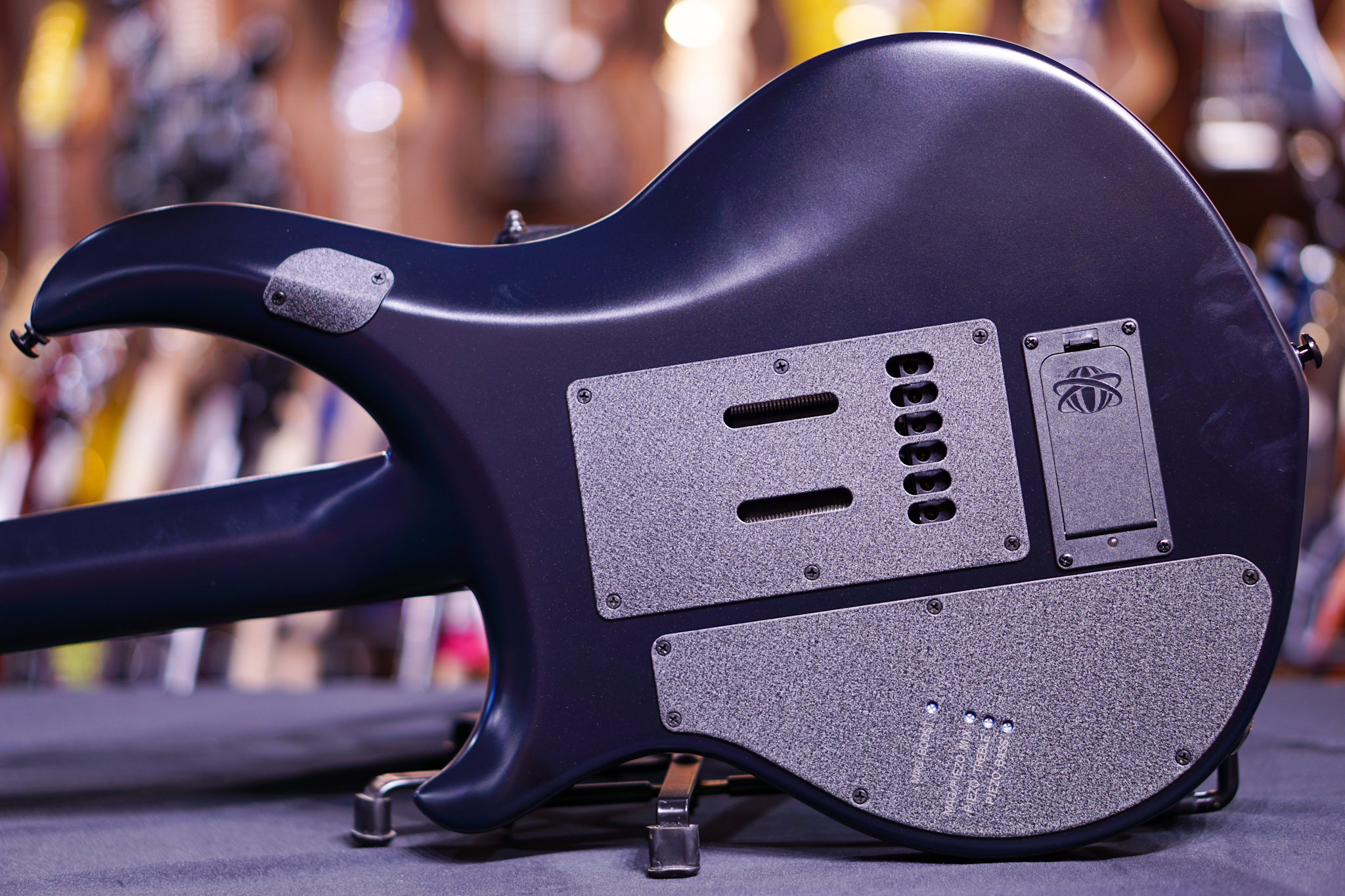 Ernieball musicman majesty JOHN PETRUCCI polar noir - HIENDGUITAR Musicman GUITAR