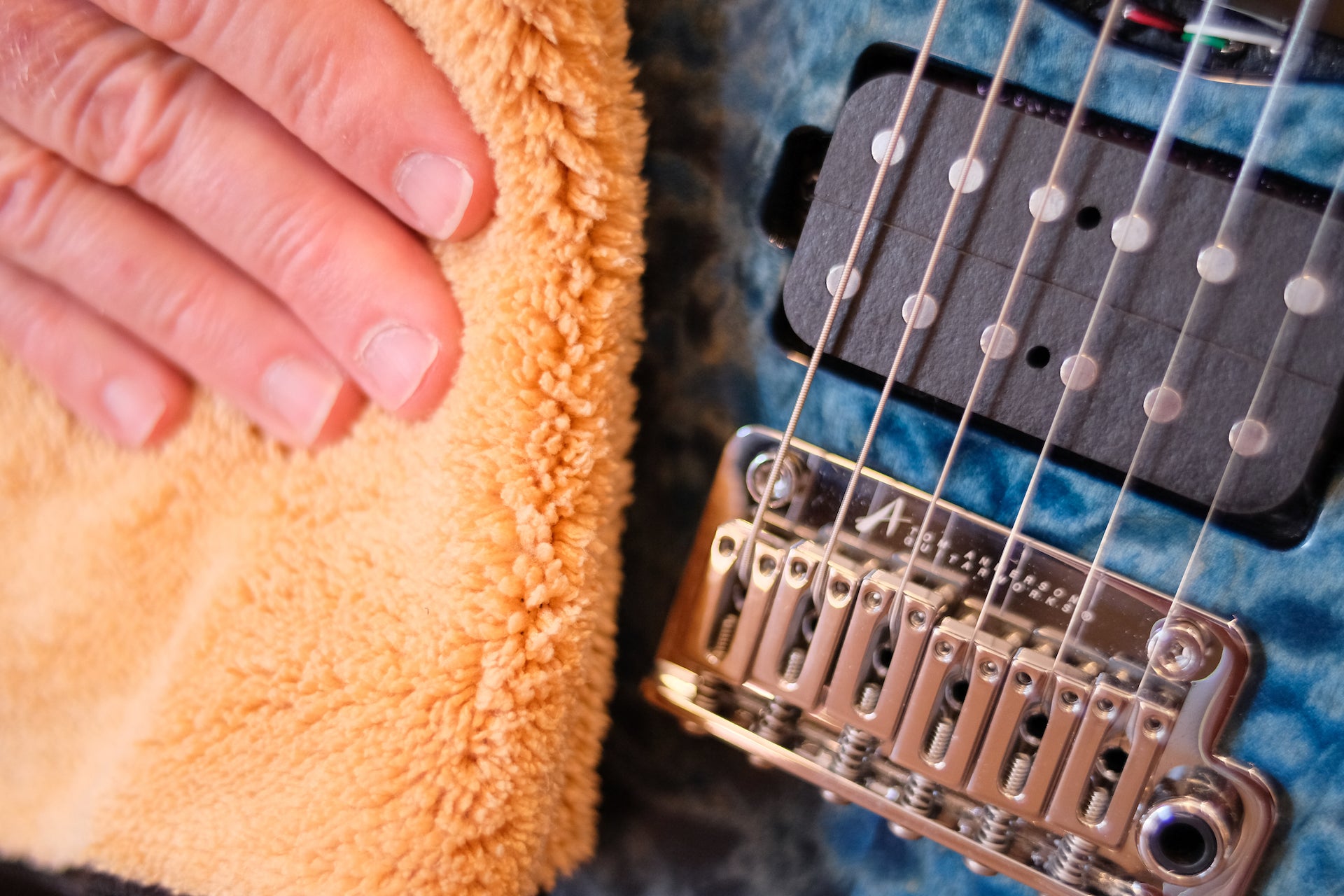 Music Nomad 2 'n 1 Beyond Plush Players Cloth MN241 - HIENDGUITAR musicnomad musicnomad