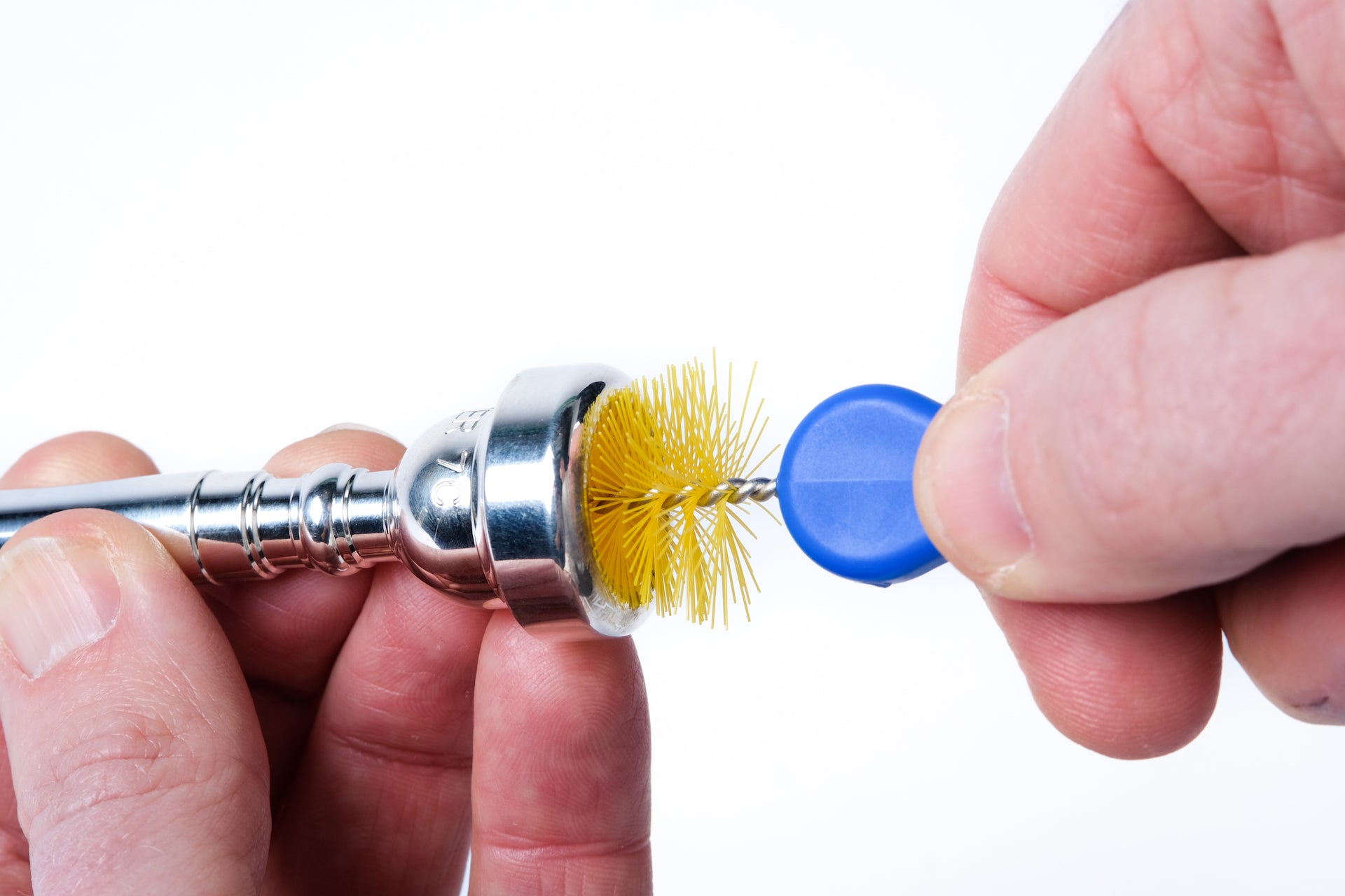 Music Nomad 2 'n 1 Mouthpiece & Cup Brush for Brass Instruments MN760 - HIENDGUITAR musicnomad musicnomad