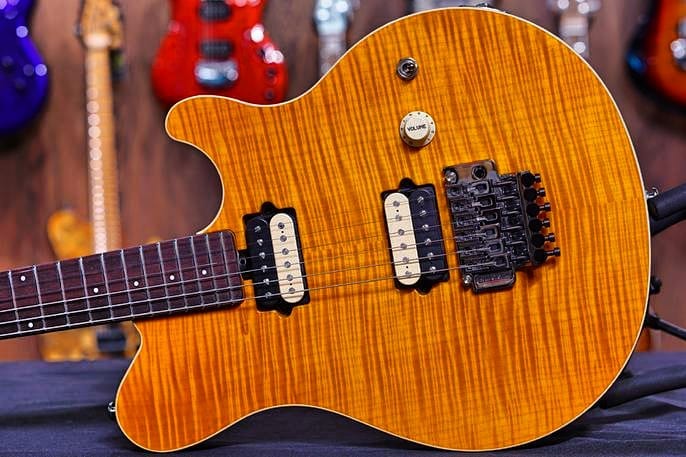 Axis - Trans Gold Flame...