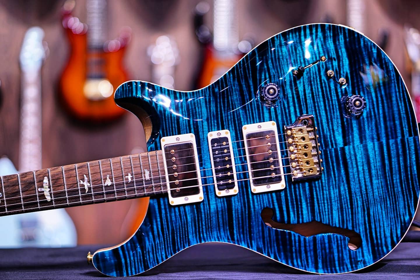 🔥Hiend Custom color🔥<br />
Blue Green...