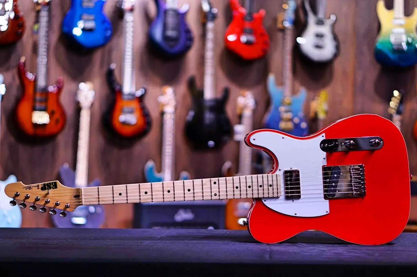 ?NEW ARRIVAL?<br />
ESP RON WOOD...