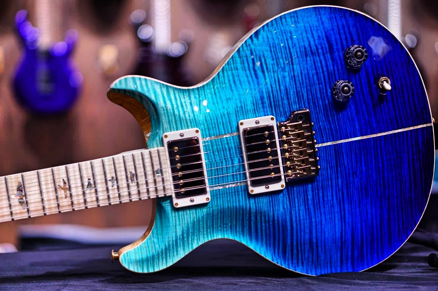 🎊NEW ARRIVAL🎉<br />
PRS Santana hiendguitar...