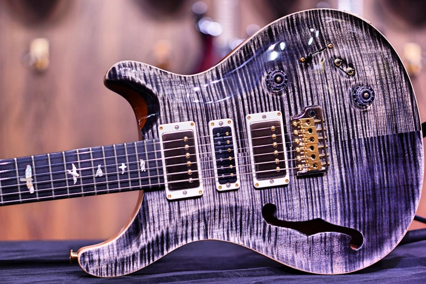 PRS Special 22 Semi-hollow wood...