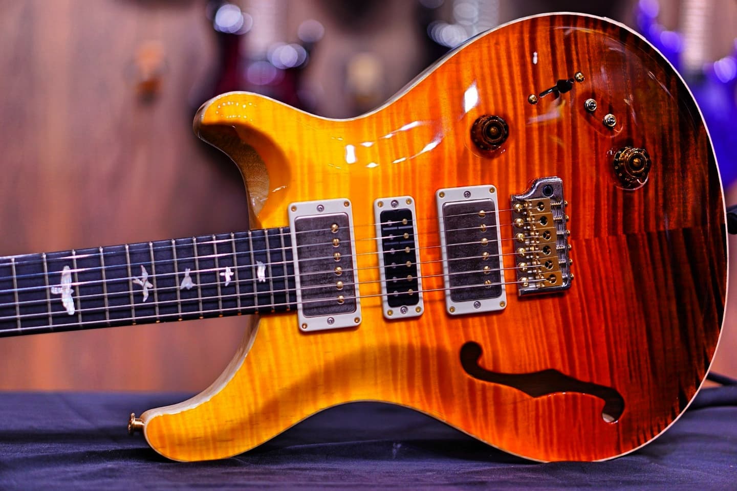 PRS Special 22 Semi-hollow wood...