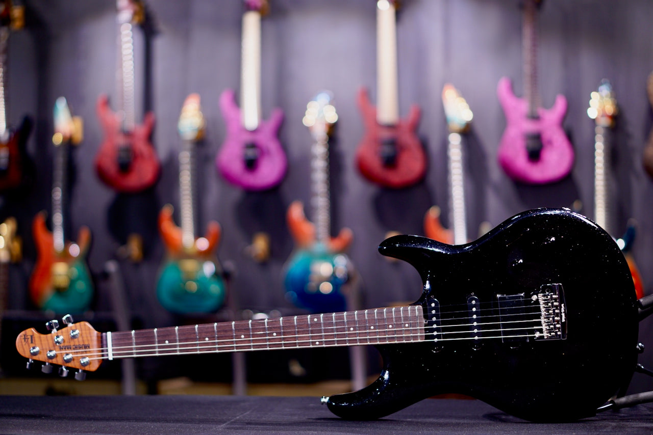 Ernie Ball Music Man Luke 4 HSS Black Sparkle H10549