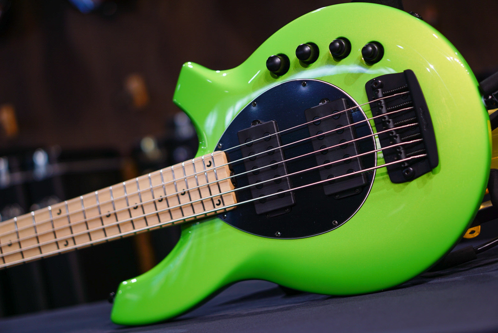 ERNIE BALL MUSIC MAN BONGO BASS 5 HH MANTIS GREEN K06771