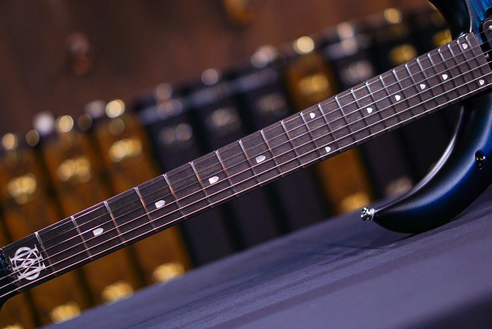 Ernie Ball Music Man MAJESTY 6 BLUE STEEL M018537