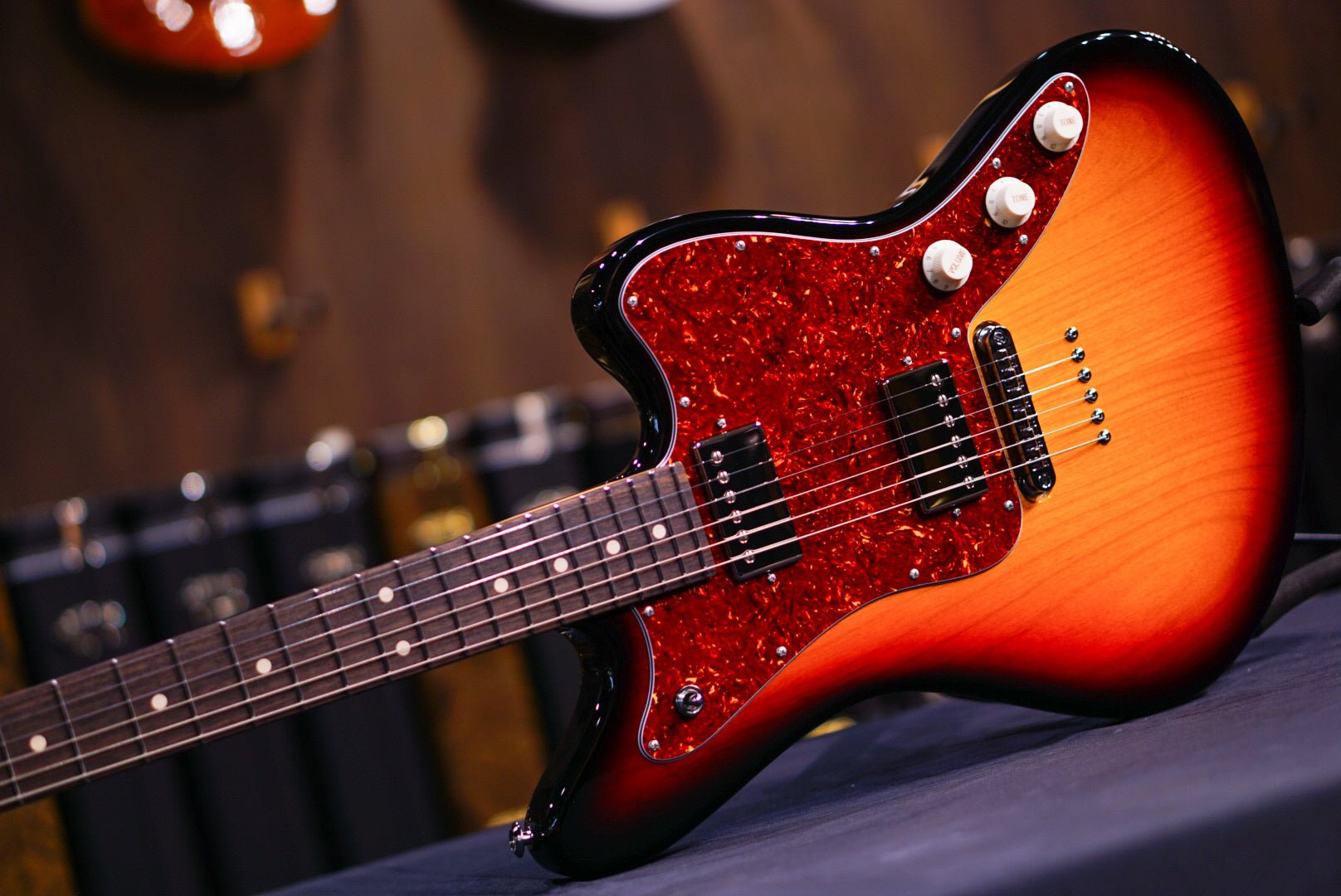 【特価】Suhr Classic JM Pro 3 Tone Burst HH SUHR Classic JM 3 Tone Burst 87165