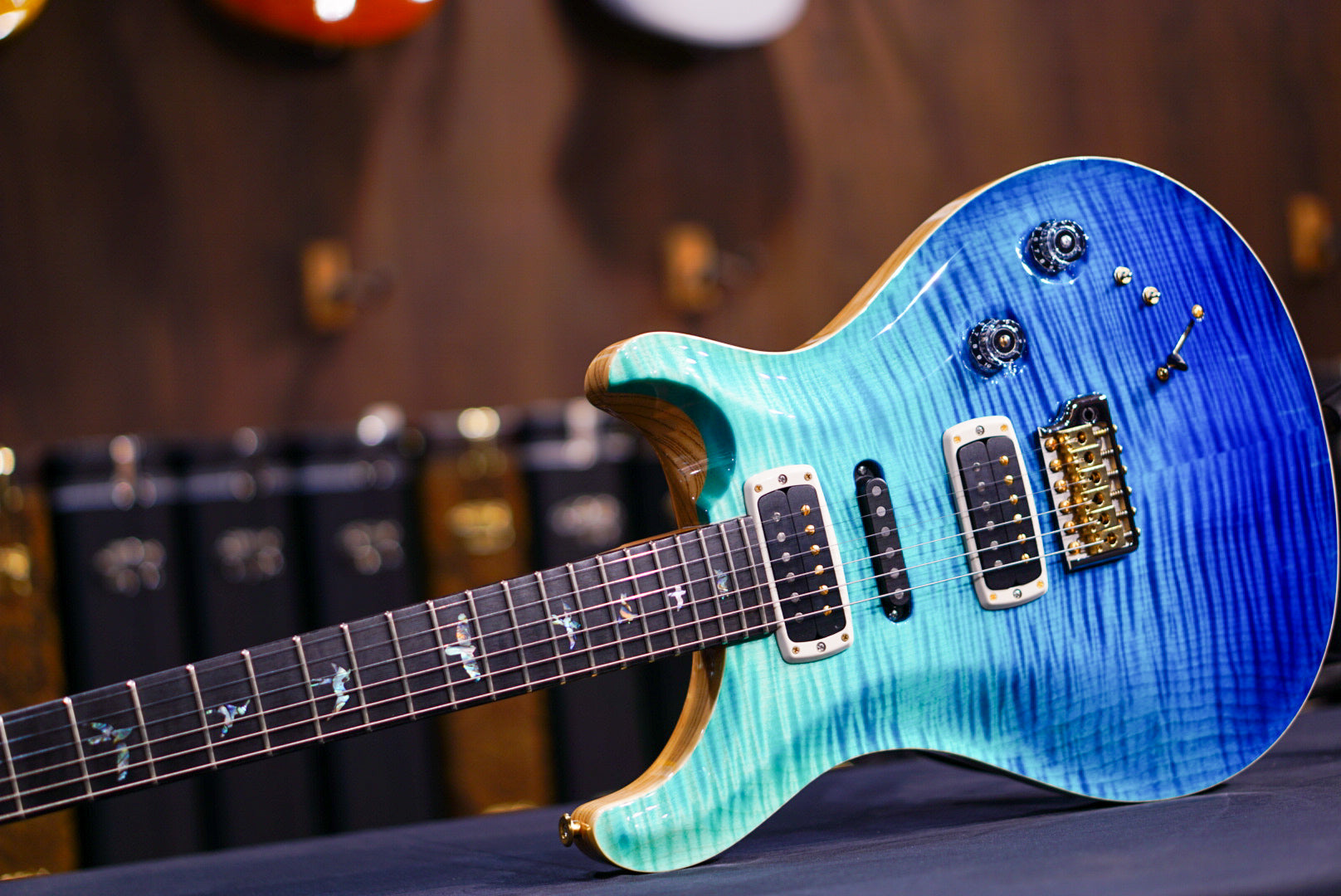 PRS Modern eagle V wood library Blue Fade 0388889