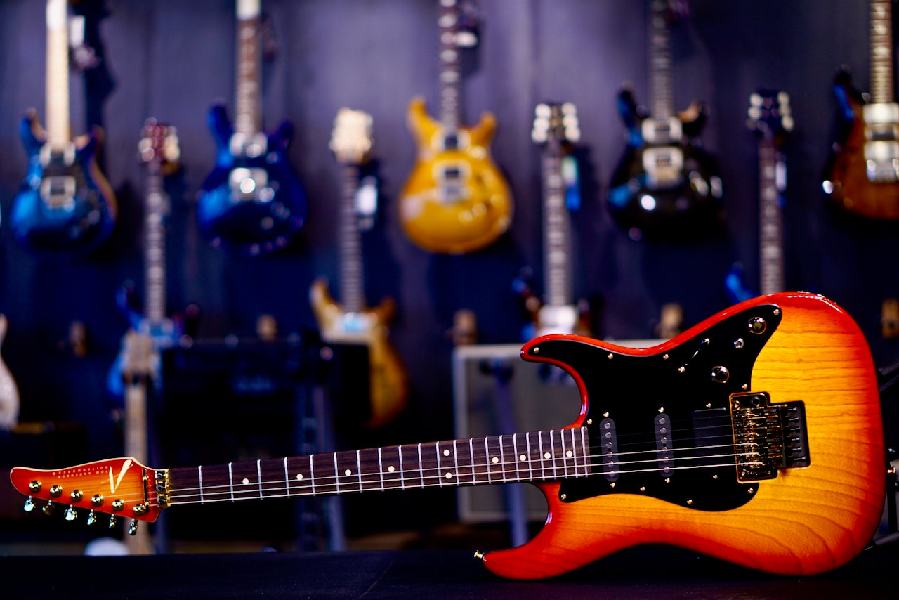 Tom Anderson The Classic Cherry Burst * 02-10-26P *