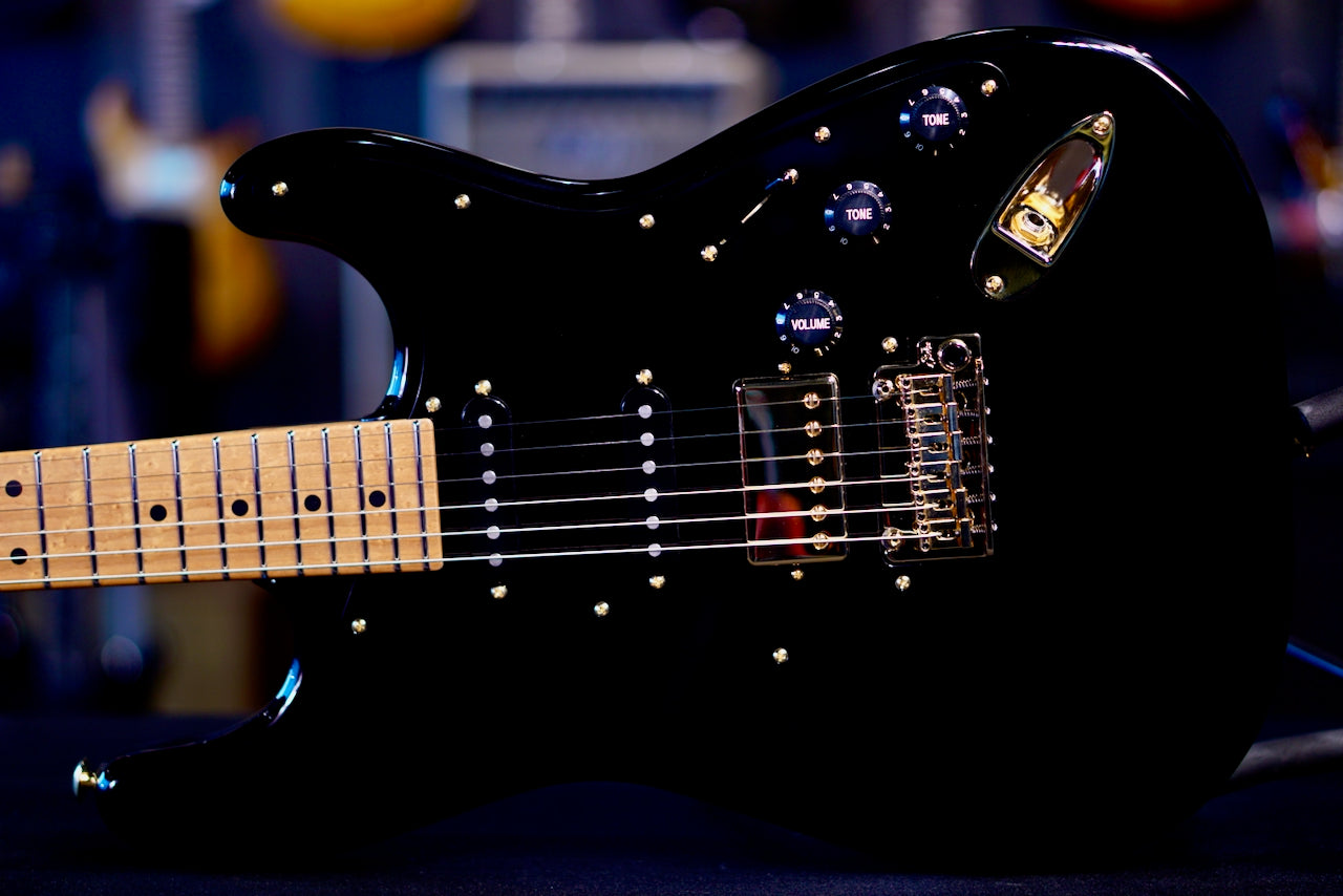 Suhr Mateus Asato Classic S Black Gloss 92504
