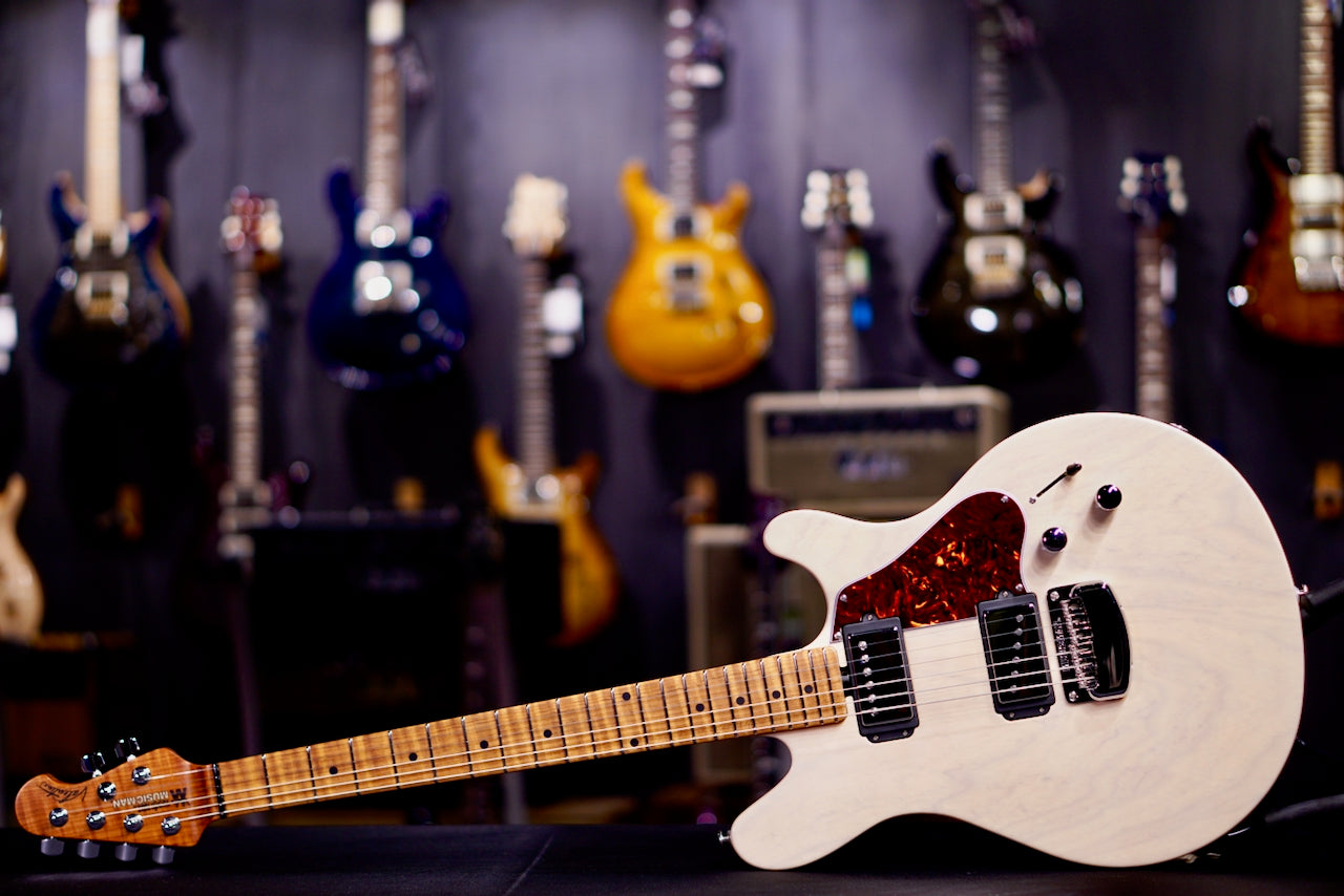 Ernie Ball Music Man Valentine Trans Buttermilk H06786