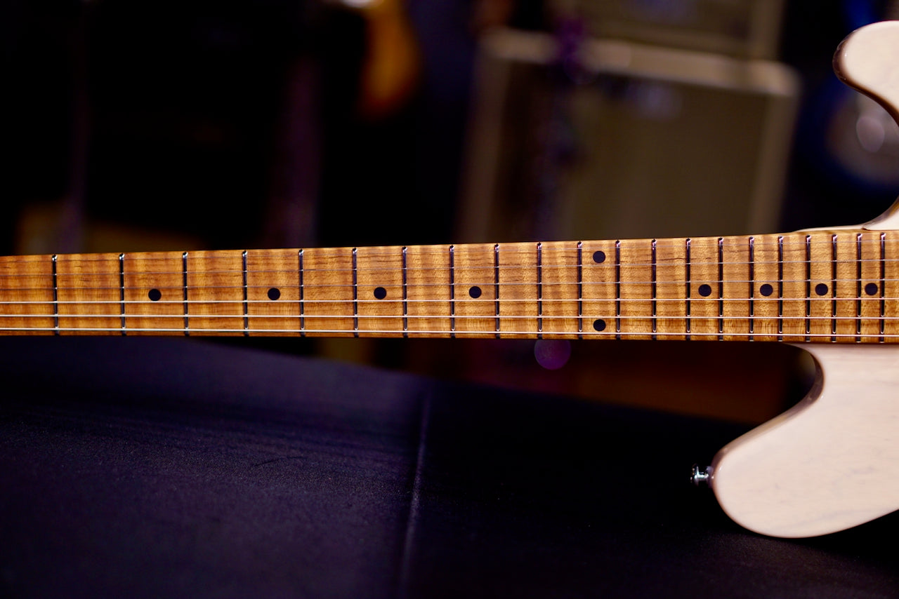 Ernie Ball Music Man Valentine Trans Buttermilk H06786