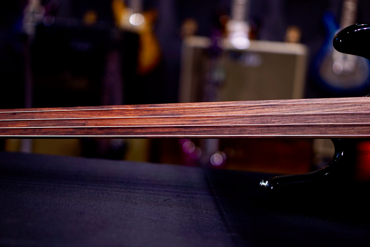 Ernie Ball Music Man Pino Palladino Fretless StingRay CB01314