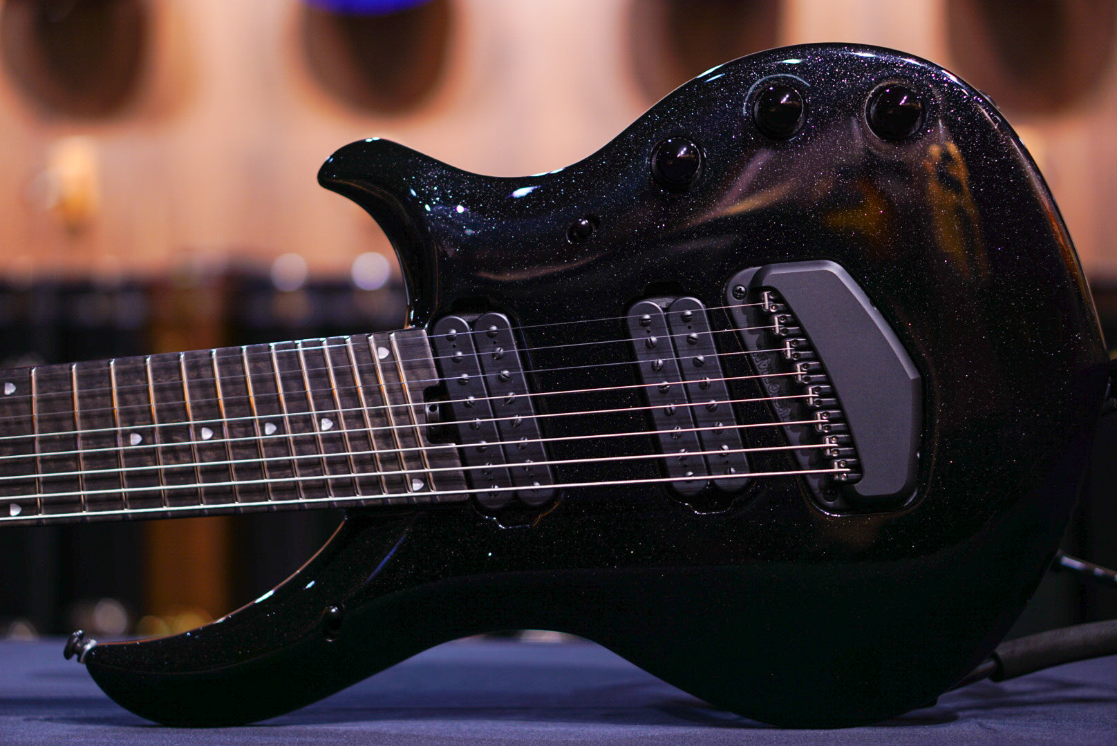 ERNIE BALL MUSICMAN MAJESTY 8 Black Frosting M018845