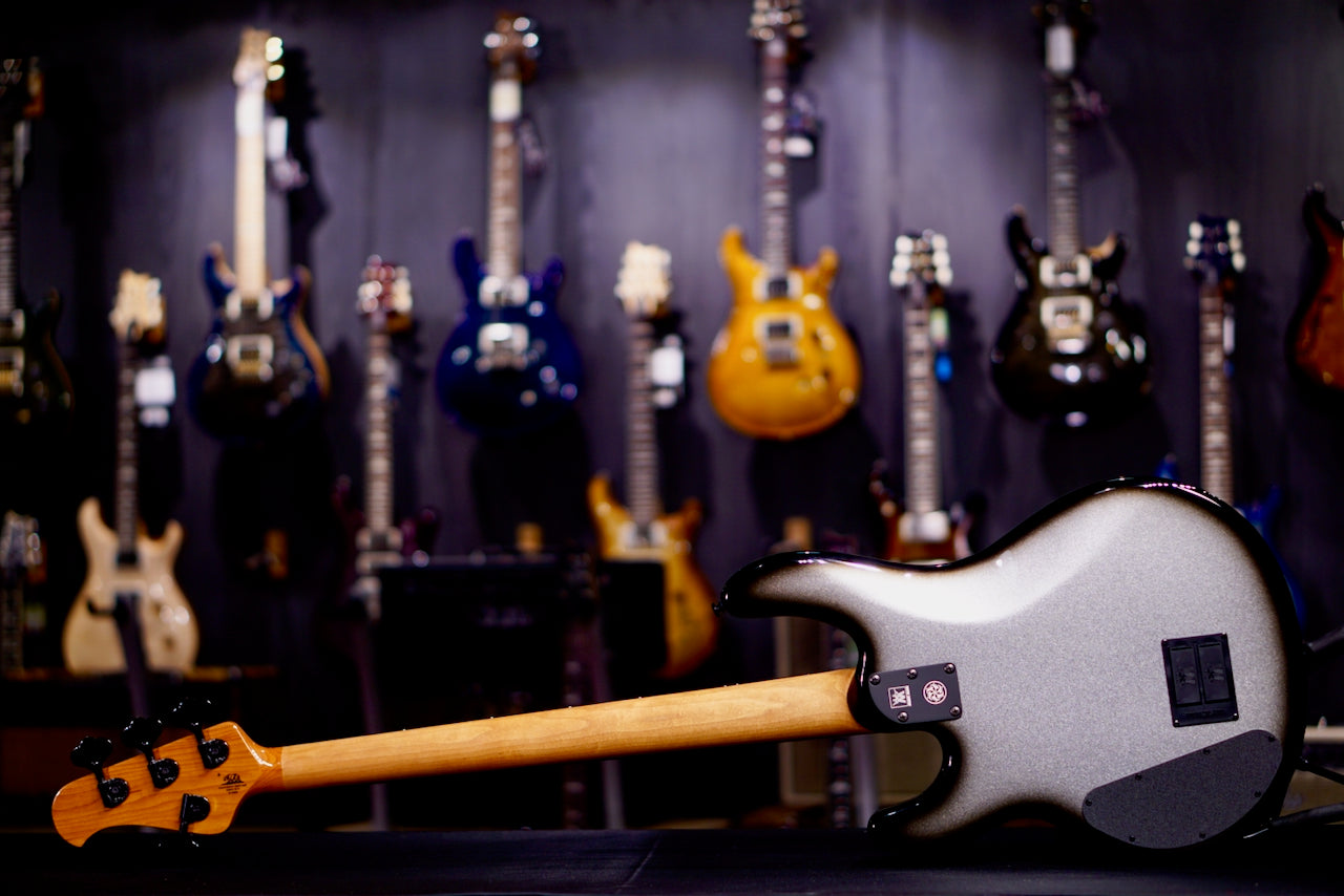Ernie Ball Music Man DarkRay Bass Silverburst S13655