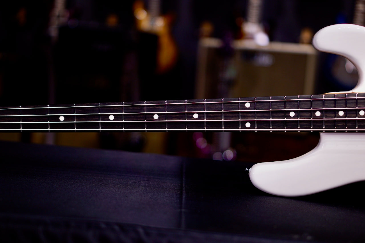 Ernie Ball Music Man Tim Commerford StingRay Bass Fight Night White, Passive B060048