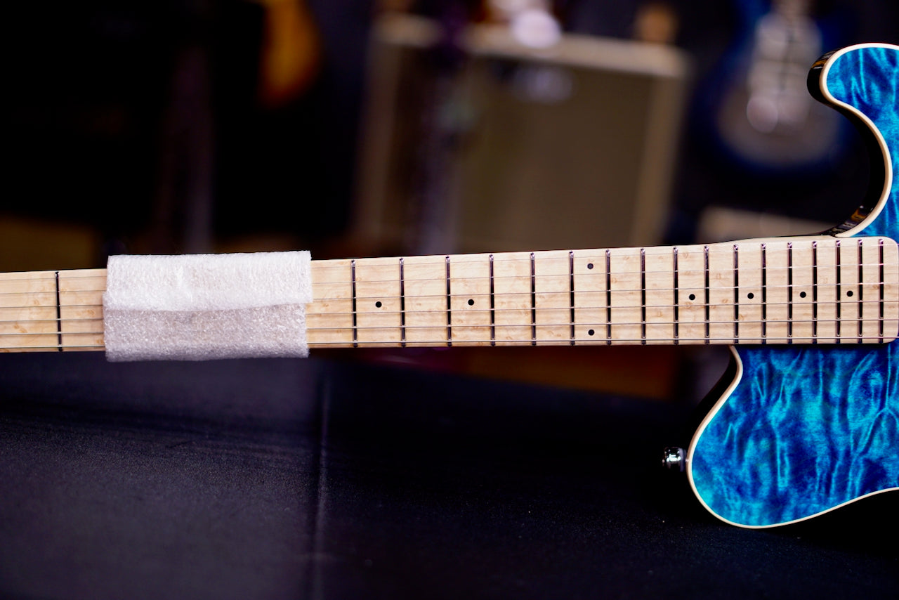 Ernieball Musicman Axis 30th Translucent Blue H04437