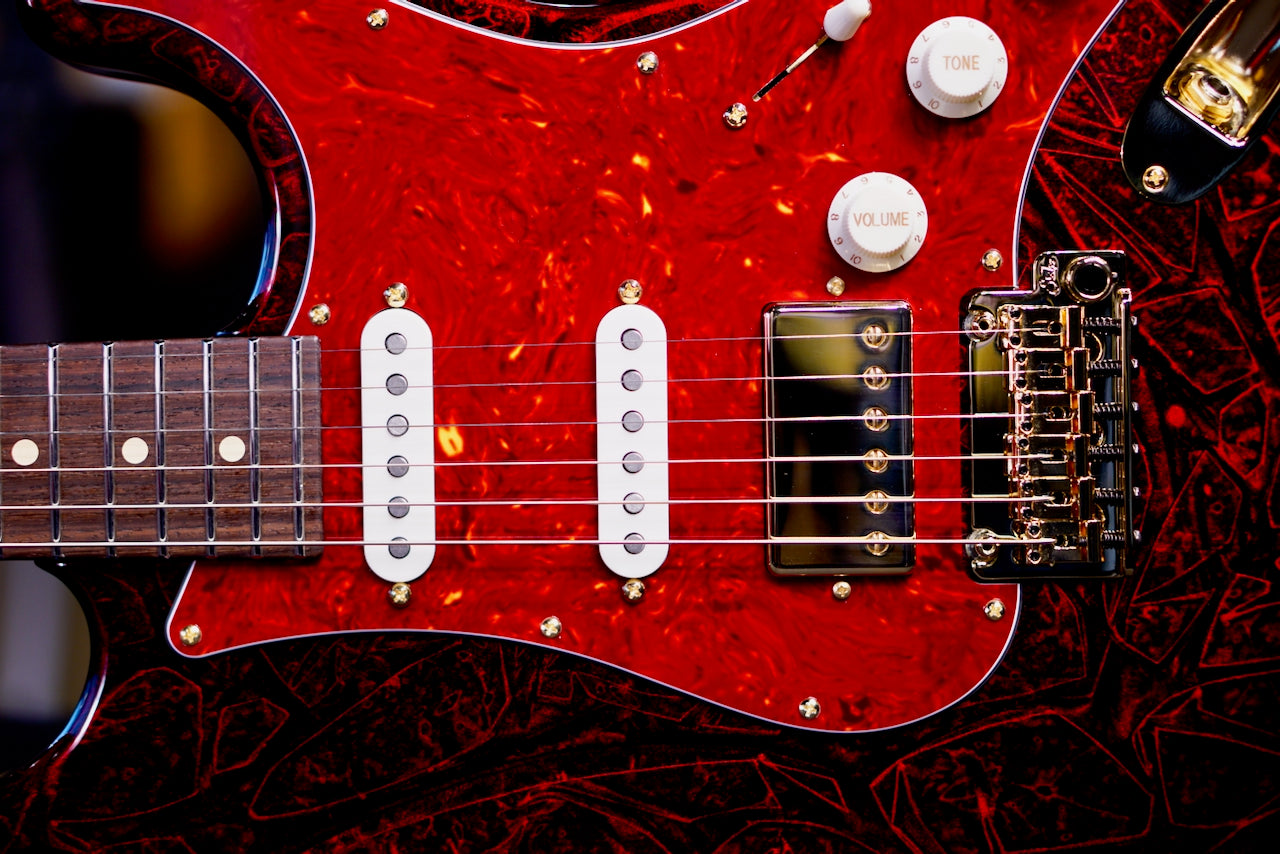 Suhr Classic S Custom Red Web Rosewood Neck & Gold Package 85907