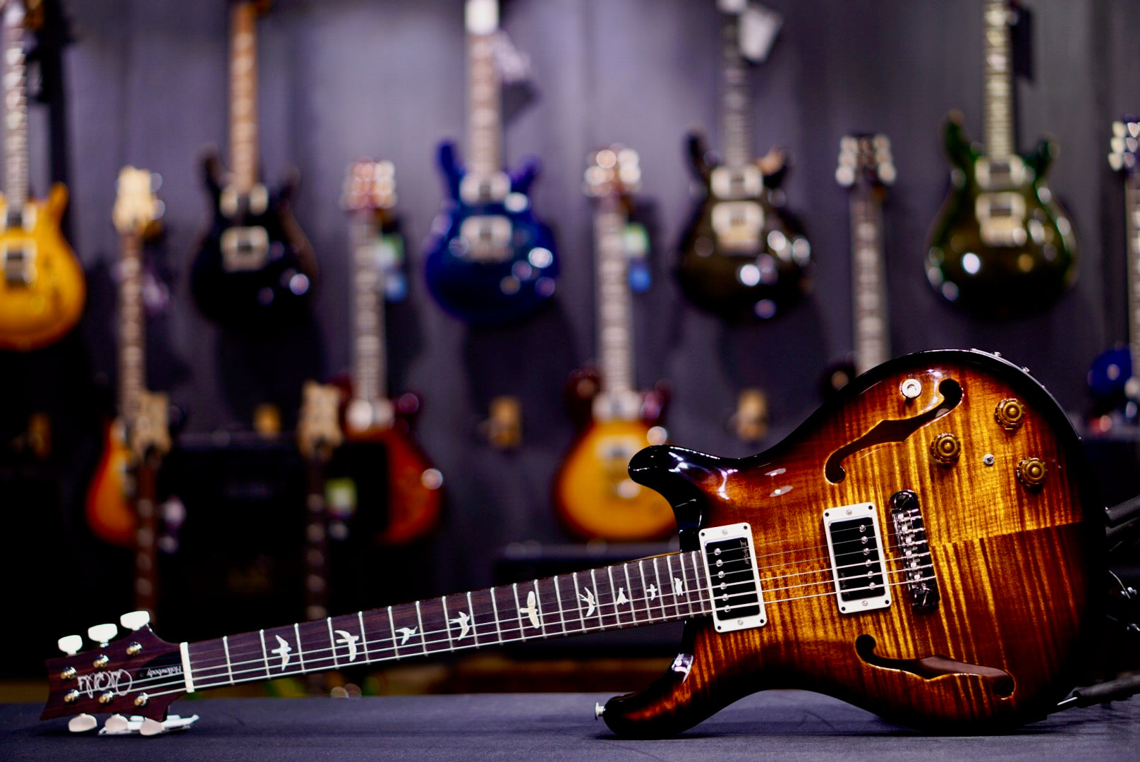 PRS Hollowbody II Piezo Black Gold Wraparound Burst 0412071