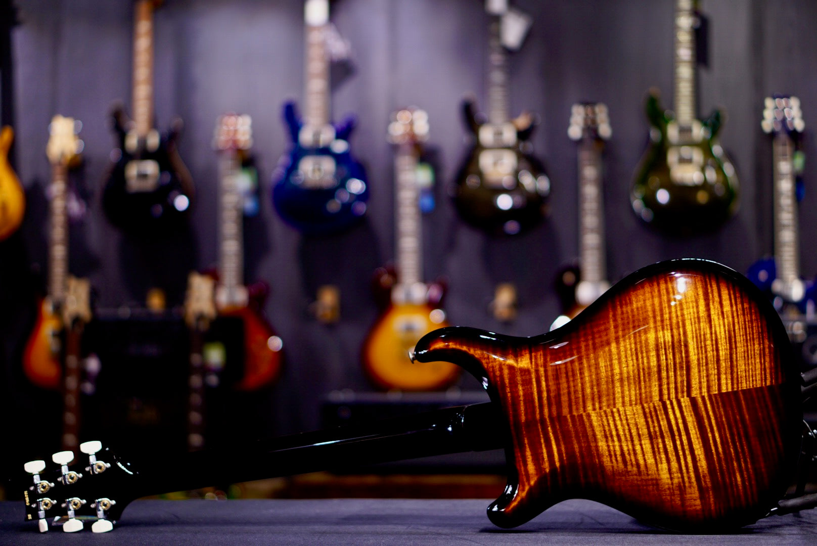 PRS Hollowbody II Piezo Black Gold Wraparound Burst 0412071