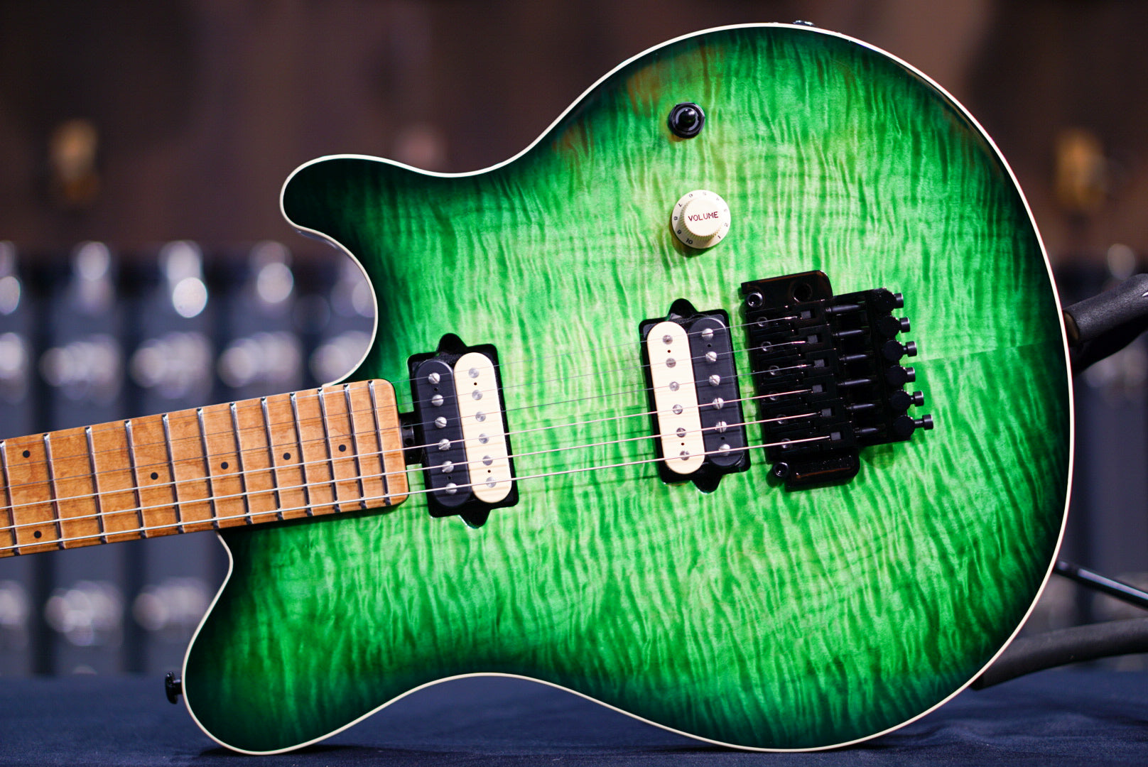 Ernie Ball Musicman Axis matcha Flame H07802