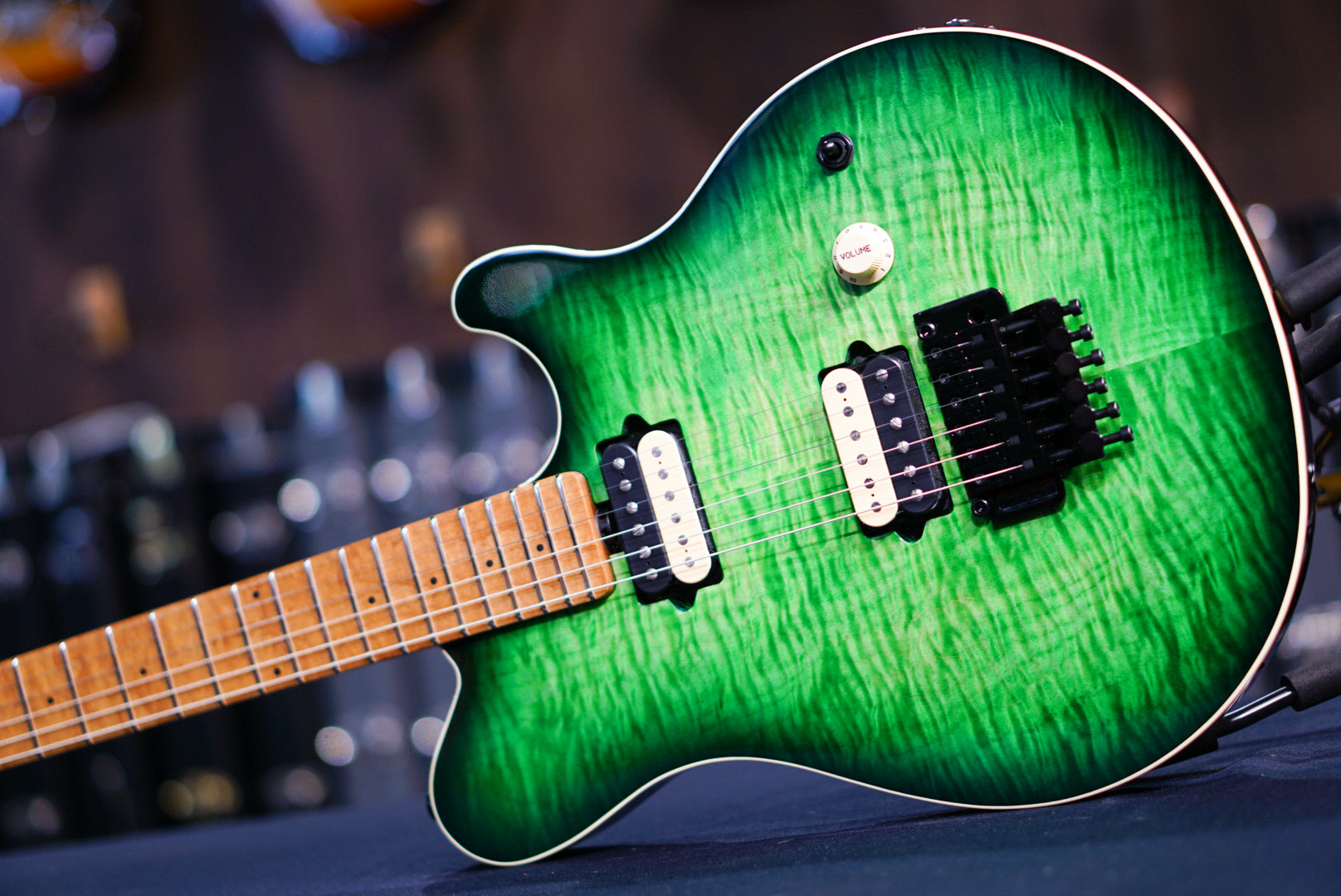 Ernie Ball Musicman Axis matcha Flame H07802