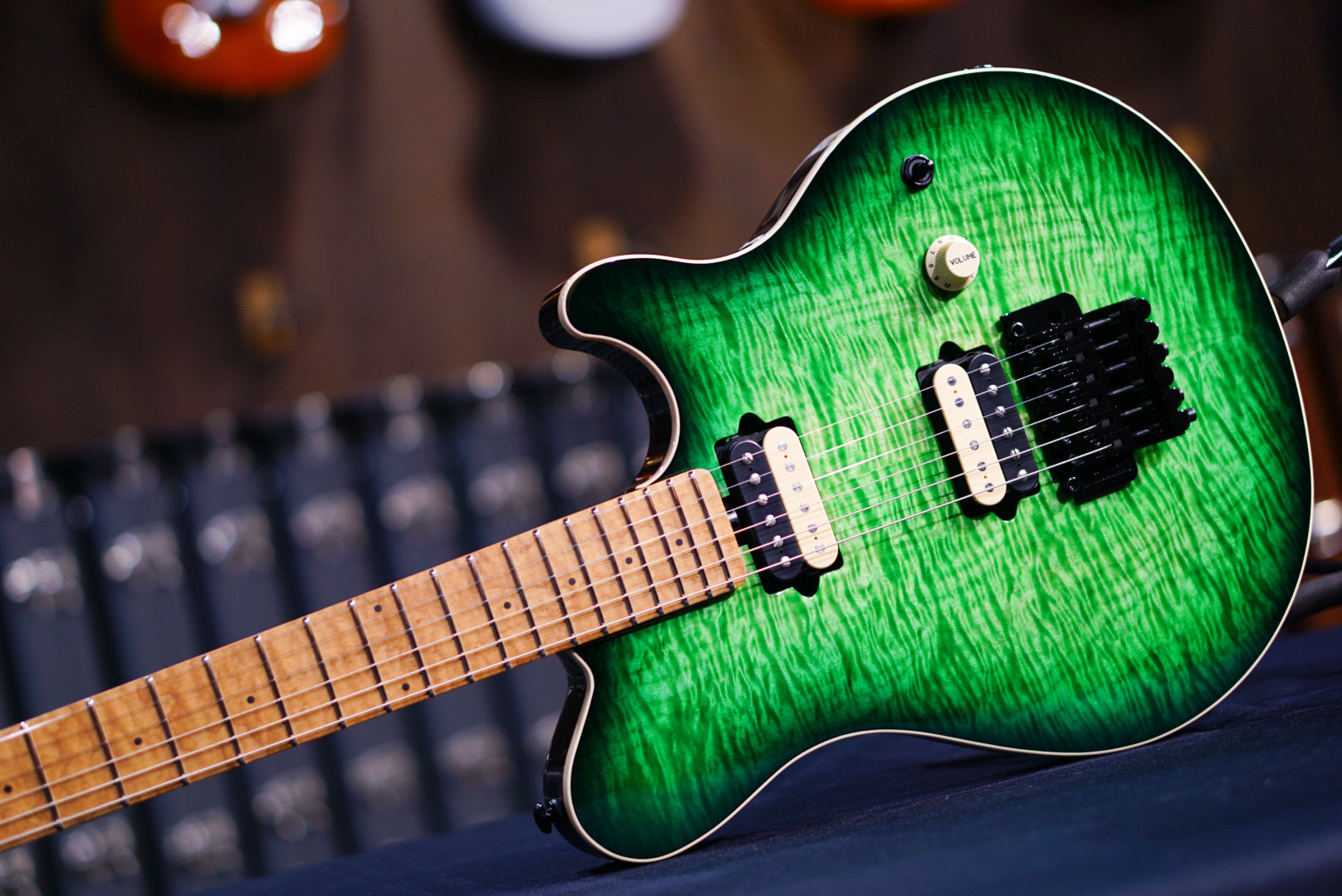 Ernie Ball Musicman Axis matcha Flame H07802