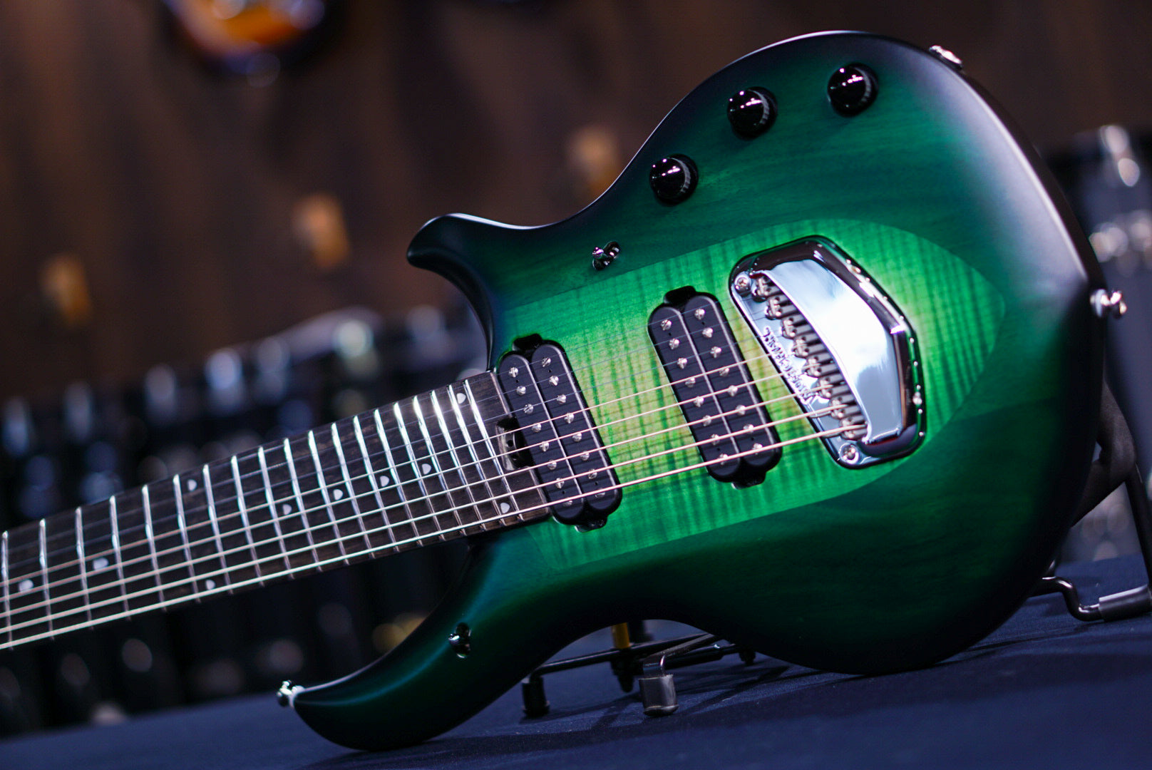 ERNIE BALL MUSICMAN MAJESTY 8 GRAVITY GREEN M018173