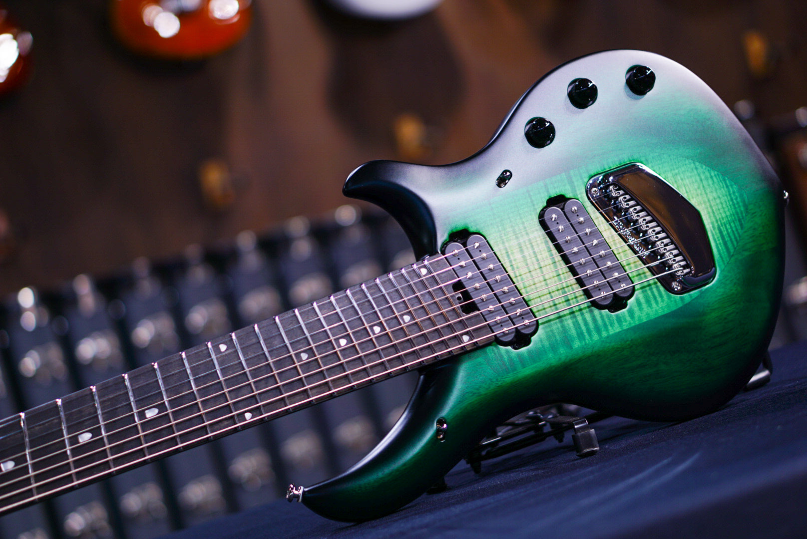 ERNIE BALL MUSICMAN MAJESTY 8 GRAVITY GREEN M018173