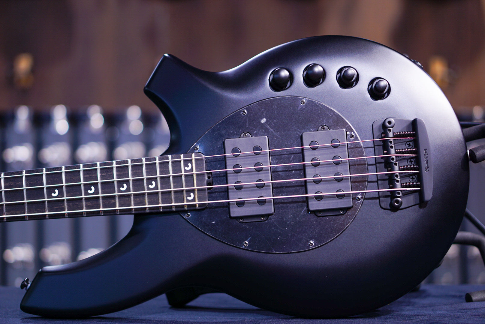 ERNIE BALL MUSICMAN BONGO 4 HH STEALTH BLACK K02566