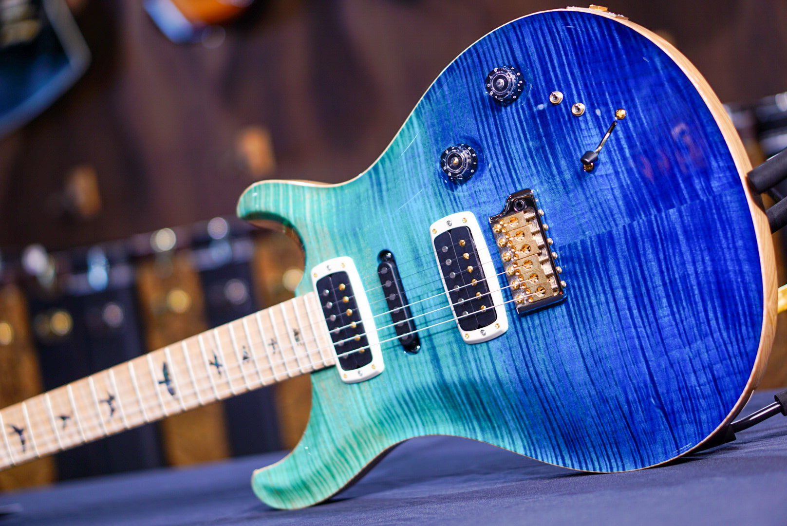 PRS Modern eagle V wood library blue fade 0388873