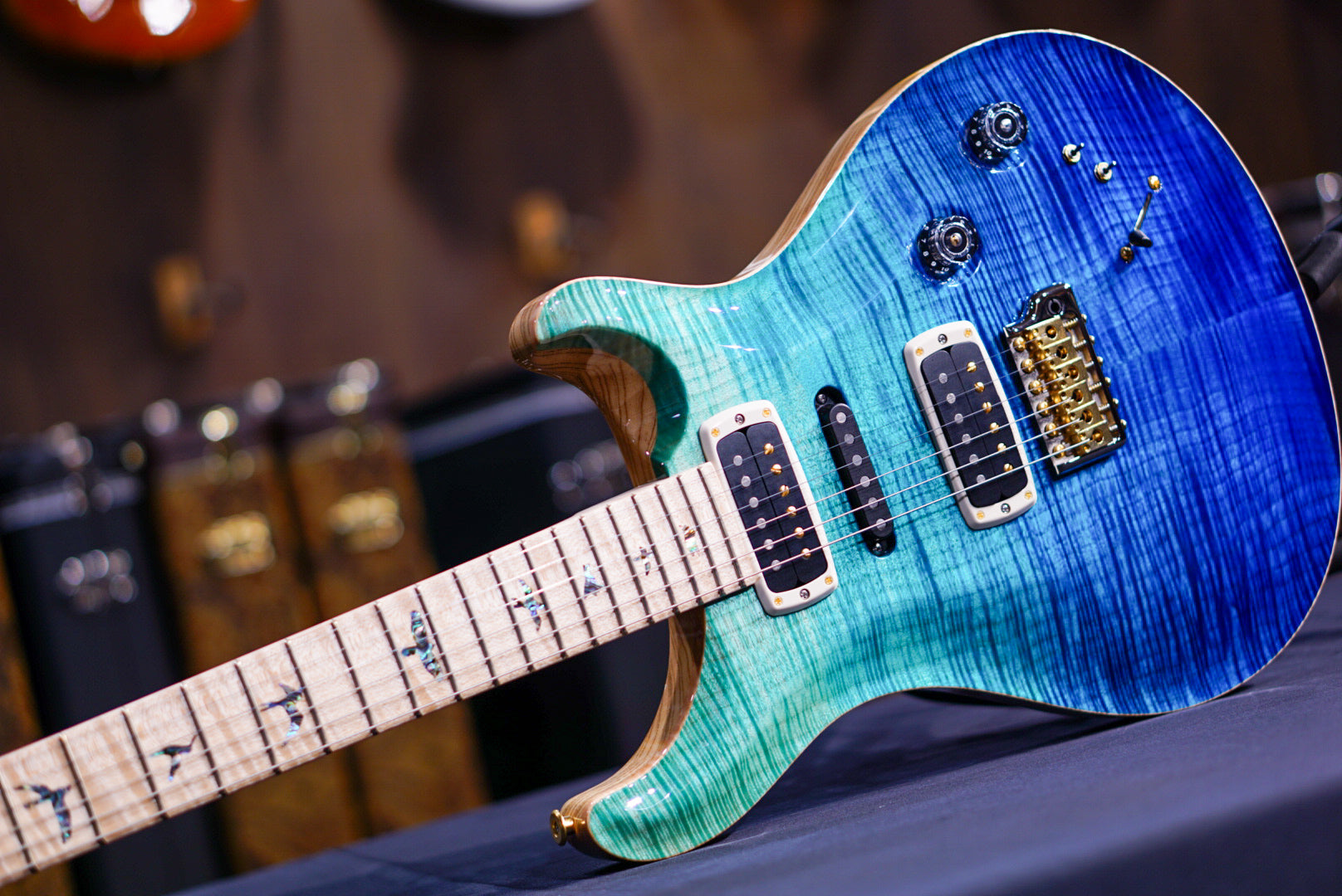 PRS Modern eagle V wood library blue fade 0388873