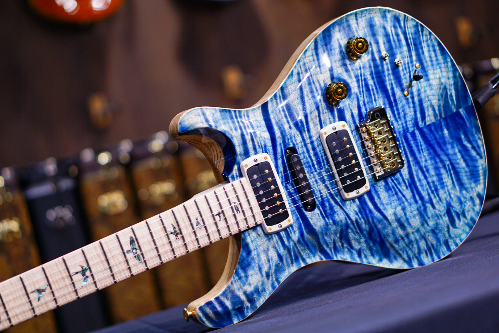 PRS Modern eagle V wood library faded blue burst 0388875