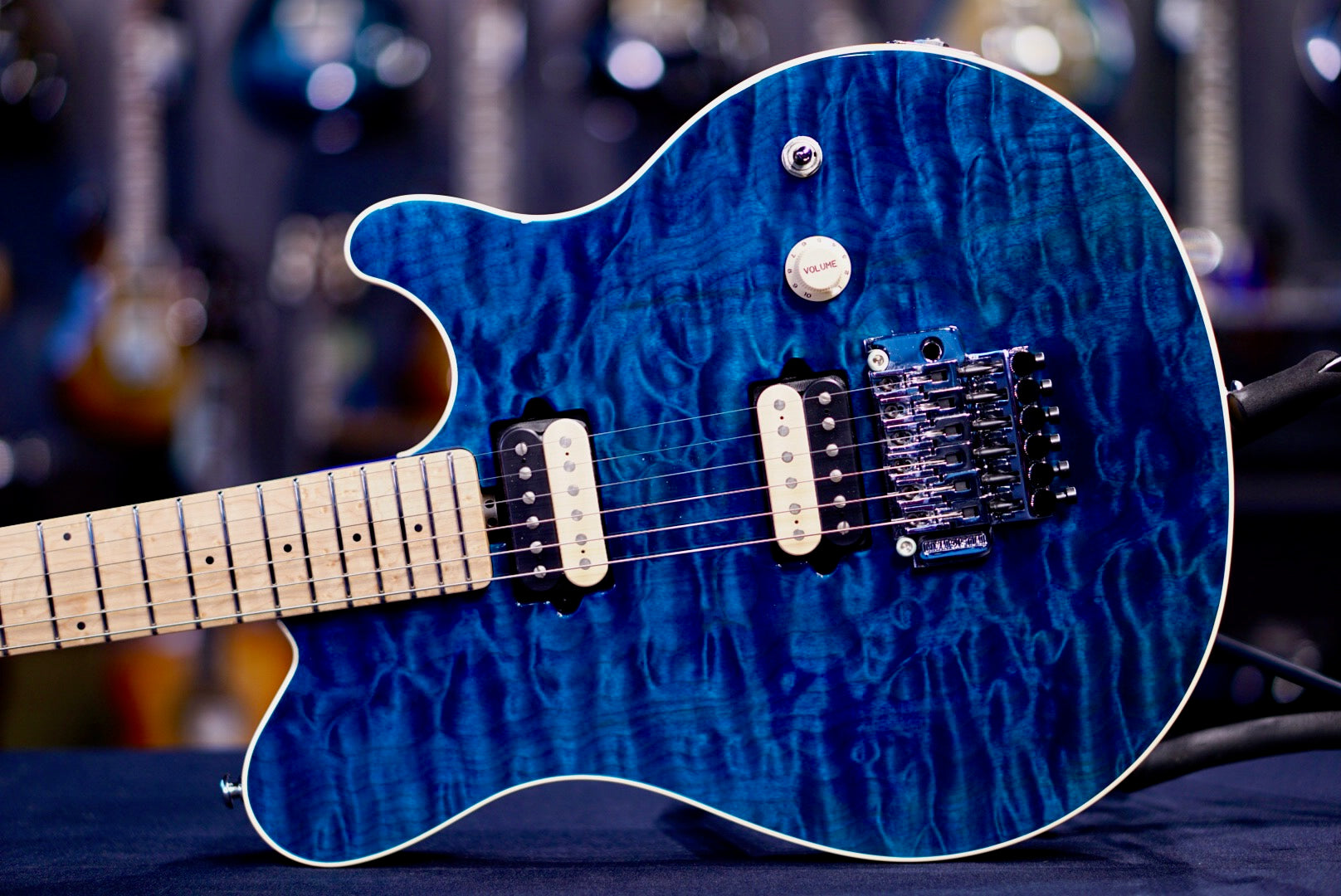 Ernie Ball Music Man Axis Trans Blue One Piece Quilt Gold Package G553