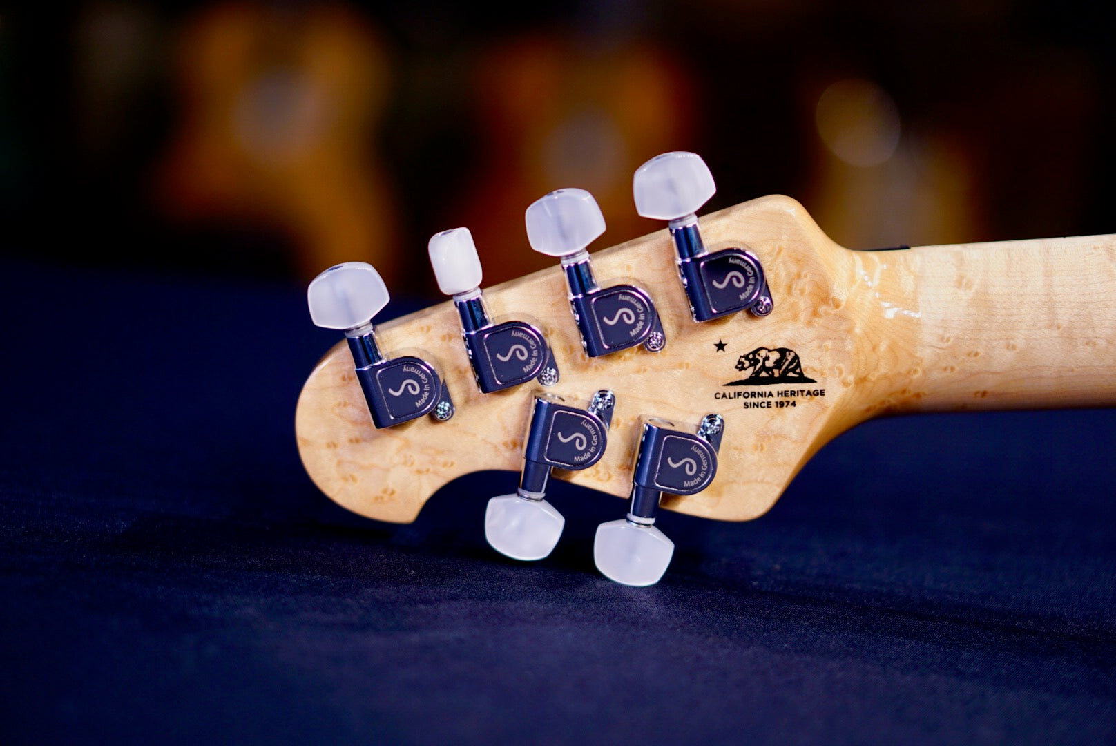 Ernie Ball Music Man Axis Trans Blue One Piece Quilt Gold Package G55337