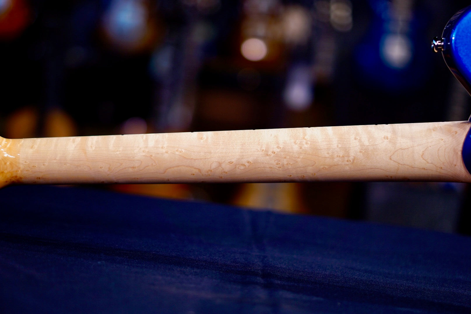 Ernie Ball Music Man Axis Trans Blue One Piece Quilt Gold Package G55337