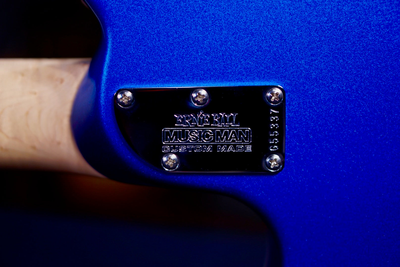 Ernie Ball Music Man Axis Trans Blue One Piece Quilt Gold Package G55337