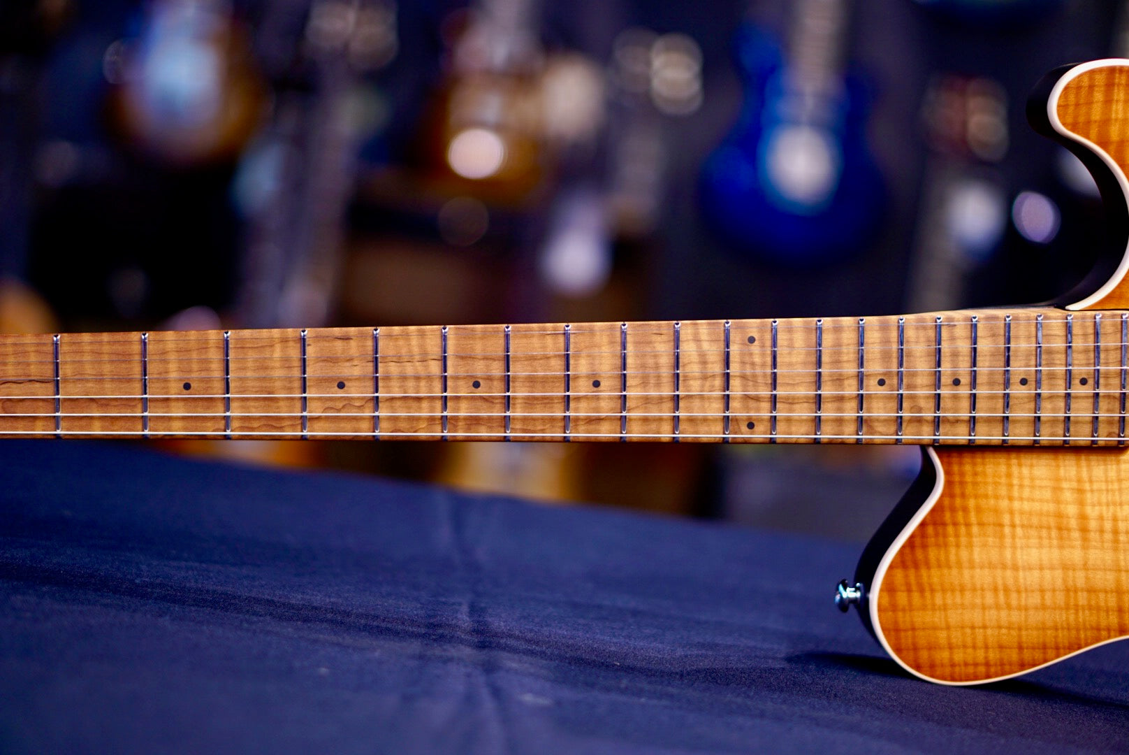 Ernie Ball Music Man Axis Honey Pot Flame H04312