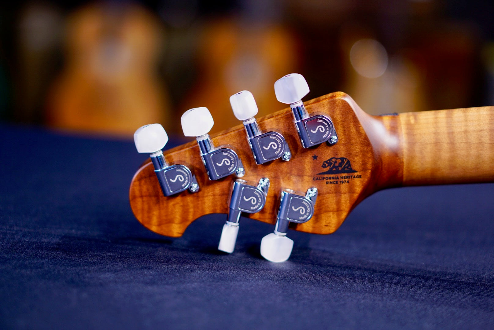 Ernie Ball Music Man Axis Honey Pot Flame H04312