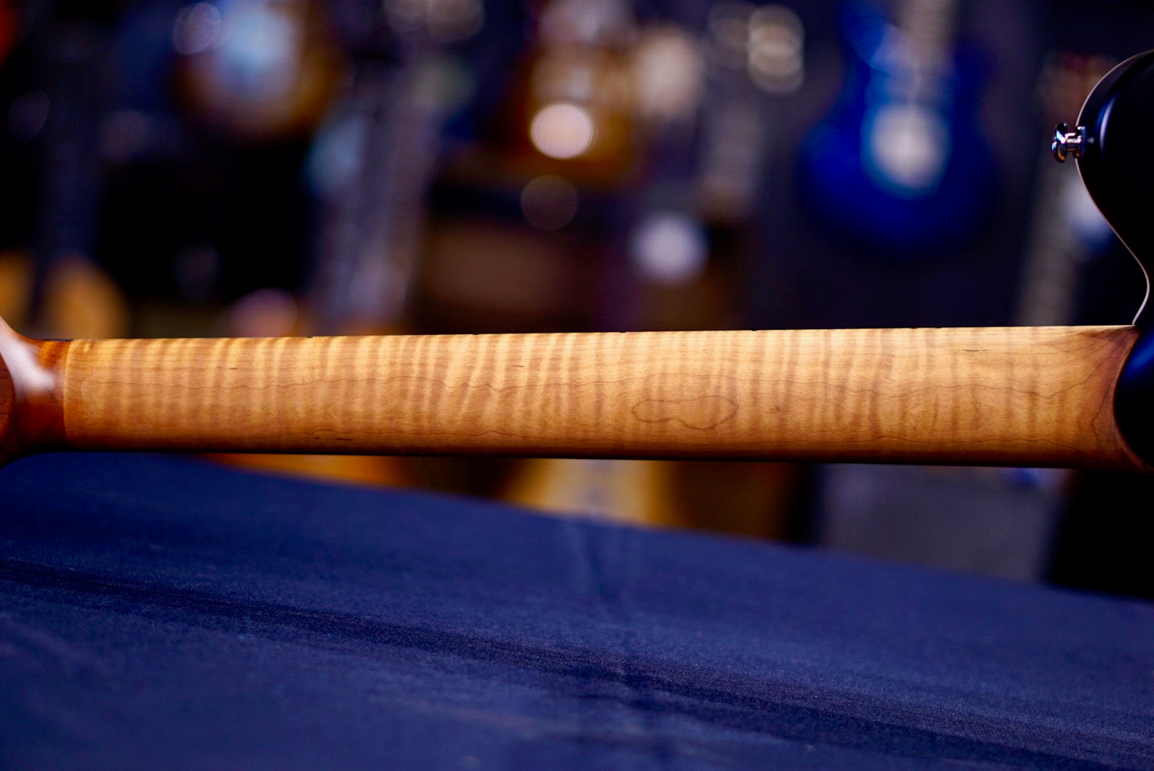 Ernie Ball Music Man Axis Honey Pot Flame H04312