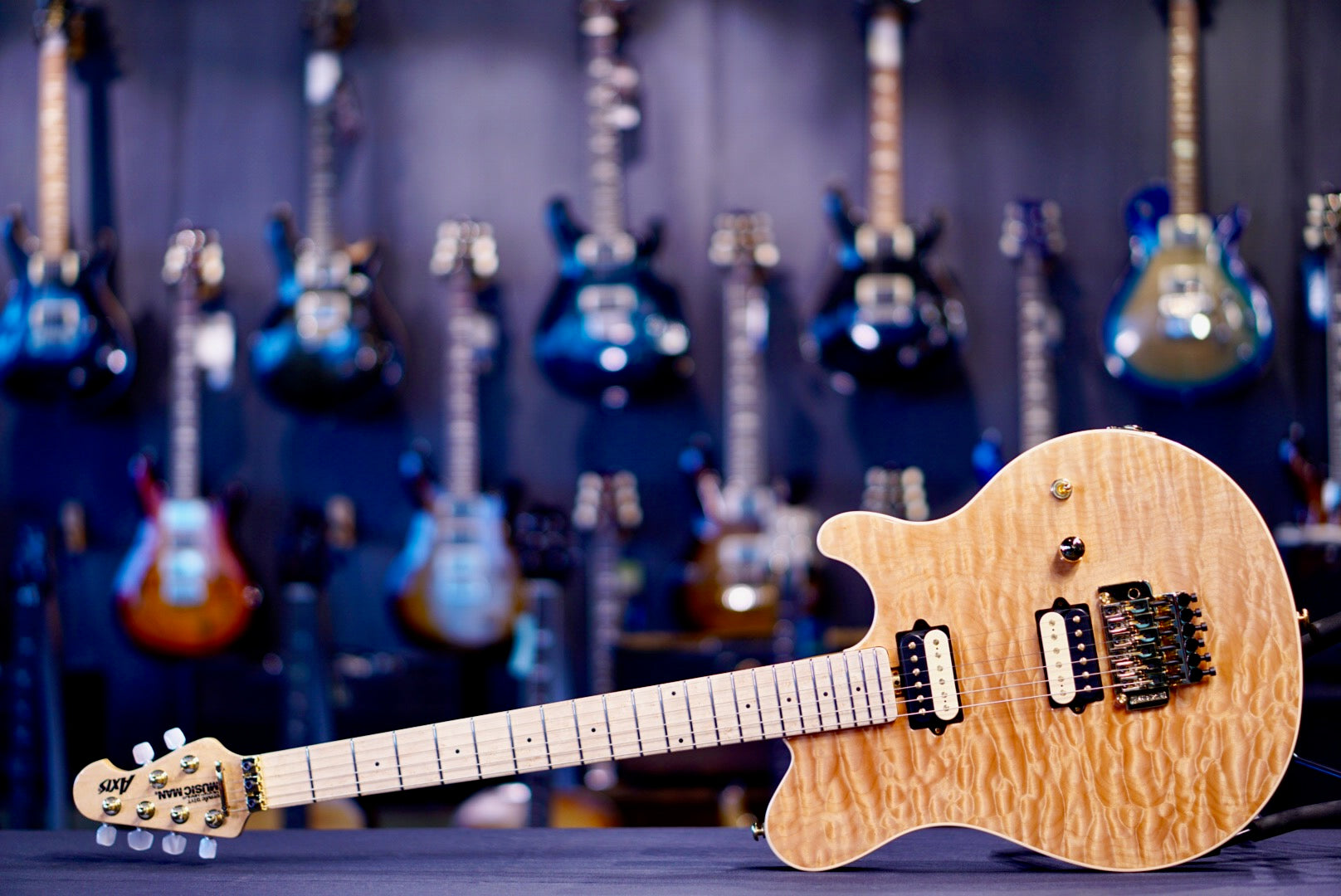 Ernie Ball Music Man Axis Natural One Piece Quilt Gold Package G55275 (Copy)